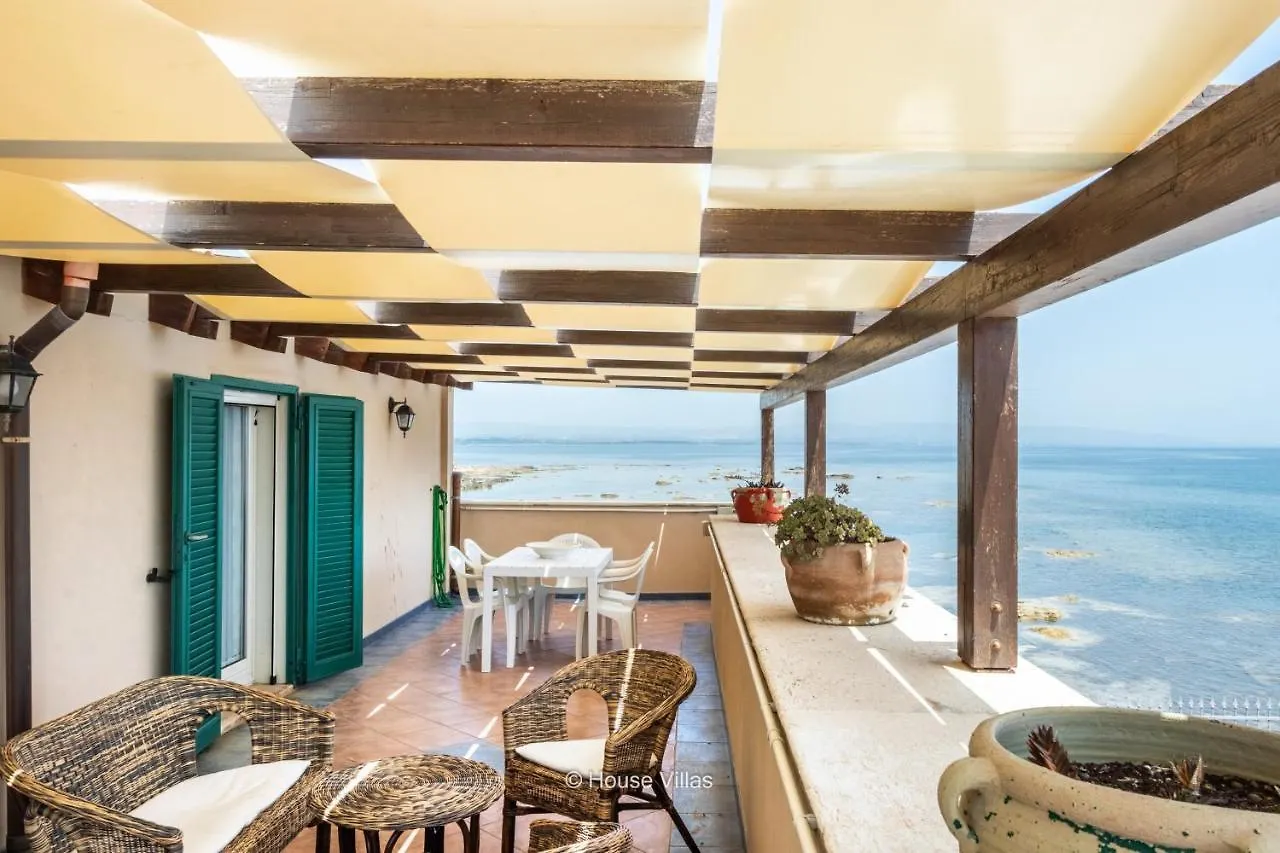 Apartment House&Villas - La Terrazza Sul Borgo Marzamemi
