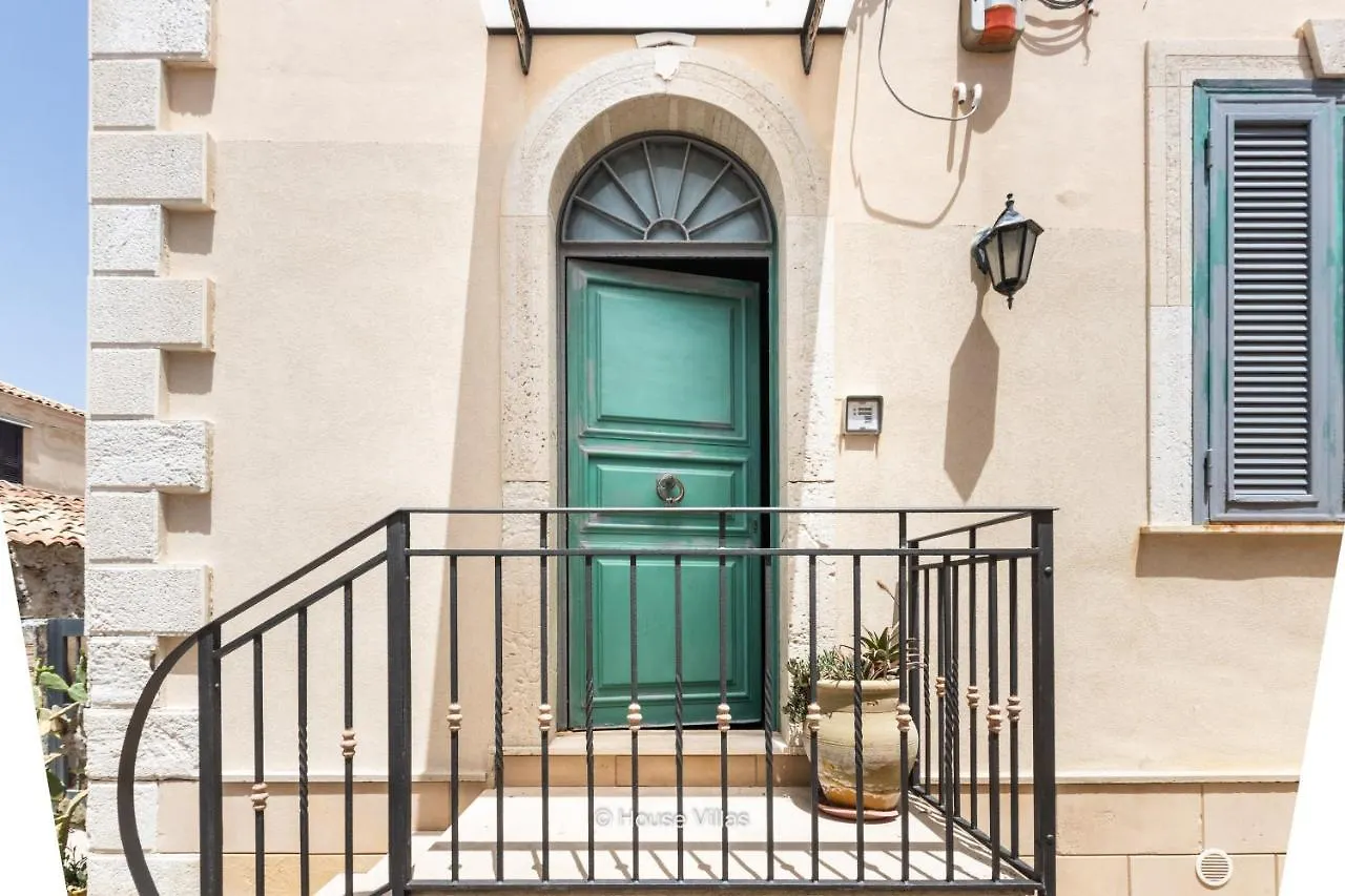 House&Villas - La Terrazza Sul Borgo Marzamemi 0*,